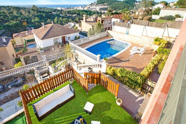Foto van Villa aan Costa Brava met Zwembad & Zeezicht - Vakantiehuis in Lloret de Mar - AreaSummer1KM