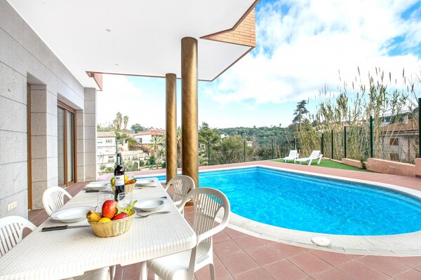 Foto van Villa in Lloret de Mar met privézwembad - Vakantiehuis in Lloret de Mar - PoolOfHouse