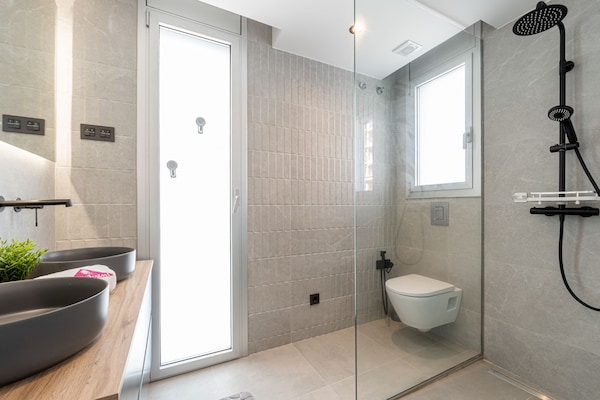 Foto van Appartement in Roses bij Strand & Zwembad - Vakantiehuis in Rosas / Roses - BathRoom