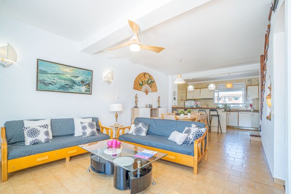 Foto van Villa in Empuriabrava bij Zandstrand - Vakantiehuis in Empuriabrava - LivingRoom