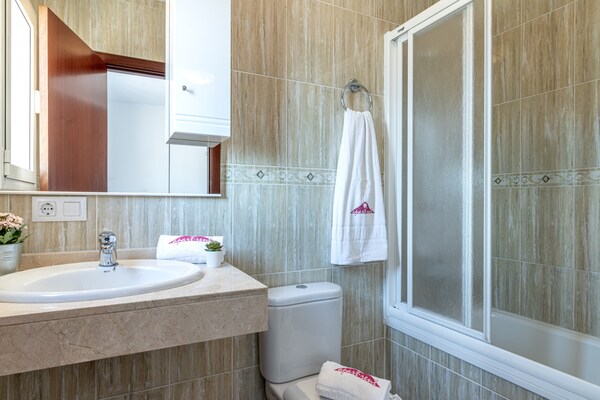 Foto van Villa in Empuriabrava met privézwembad - Vakantiehuis in Empuriabrava - BathRoom