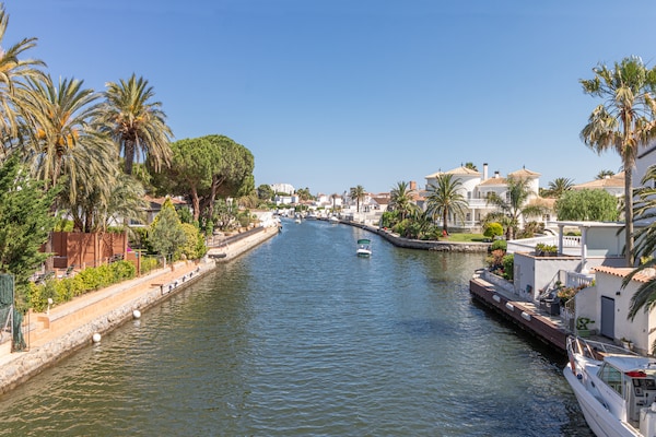 Foto van Villa in Empuriabrava met privézwembad - Vakantiehuis in Empuriabrava - Outdoor