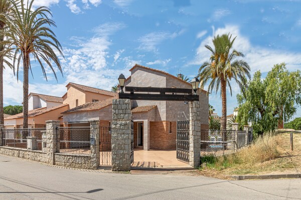 Foto van Villa in Empuriabrava met privézwembad - Vakantiehuis in Empuriabrava - Outdoor