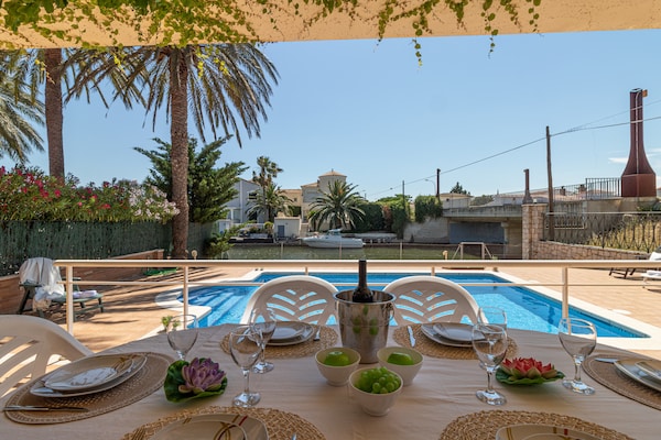 Foto van Villa in Empuriabrava met privézwembad - Vakantiehuis in Empuriabrava - terrace