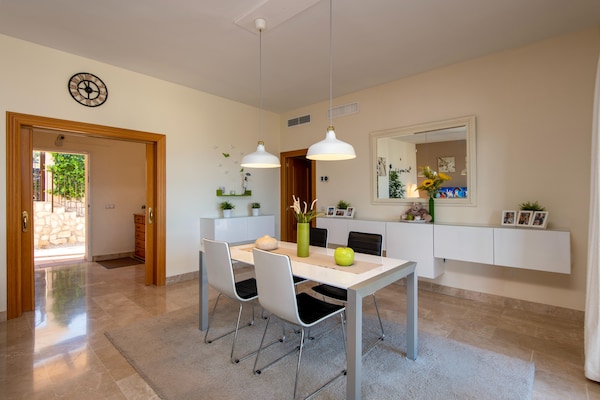 Foto van 3-slaapkamerappartement met privétuin - Vakantiehuis in Pinos de Alhaurín - DiningRoom