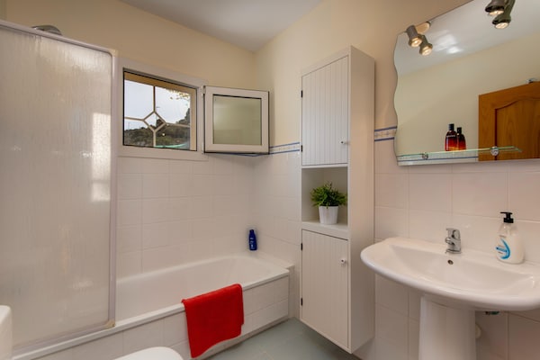 Foto van 3-slaapkamerappartement met privétuin - Vakantiehuis in Pinos de Alhaurín - BathRoom