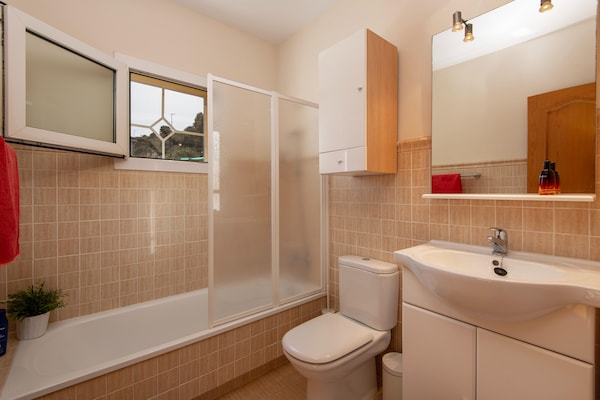 Foto van 3-slaapkamerappartement met privétuin - Vakantiehuis in Pinos de Alhaurín - BathRoom