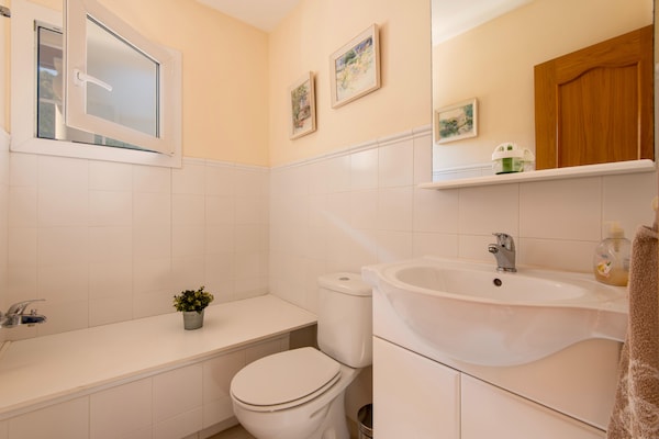 Foto van 3-slaapkamerappartement met privétuin - Vakantiehuis in Pinos de Alhaurín - BathRoom
