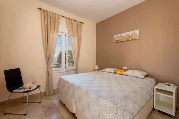 Foto van 3-slaapkamerappartement met privétuin - Vakantiehuis in Pinos de Alhaurín - BedRoom
