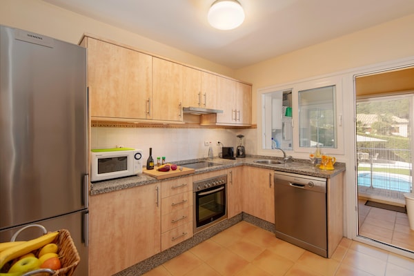 Foto van 3-slaapkamerappartement met privétuin - Vakantiehuis in Pinos de Alhaurín - Kitchen