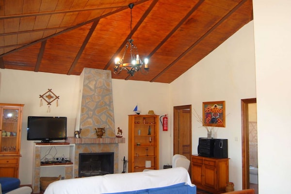 Foto van Villa in Andalusië met prachtig uitzicht - Vakantiehuis in Villanueva de la Concepción - LivingRoom
