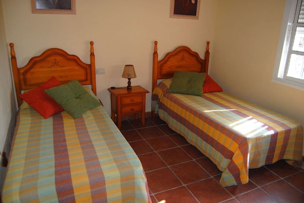 Foto van Villa in Andalusië met prachtig uitzicht - Vakantiehuis in Villanueva de la Concepción - BedRoom