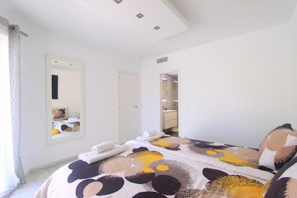 Foto van Appartement aan het strand met jacuzzi en zwembad - Vakantiehuis in Marbella - BedRoom