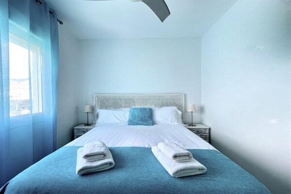 Foto van Appartement aan het strand met terras - Vakantiehuis in Benalmádena - BedRoom