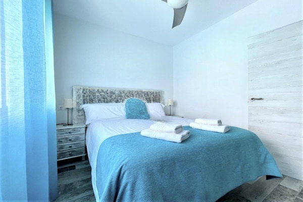 Foto van Appartement aan het strand met terras - Vakantiehuis in Benalmádena - BedRoom