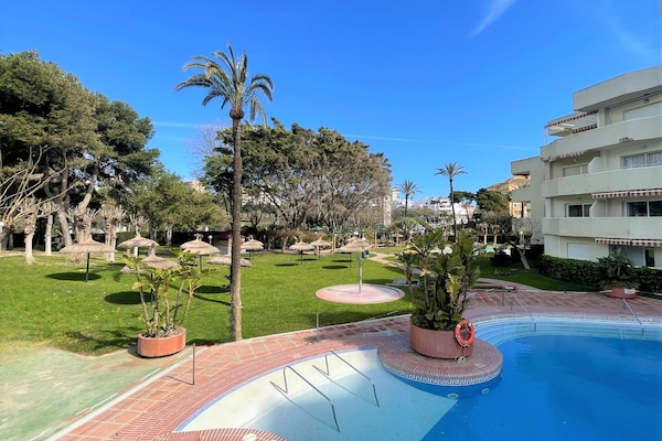 Foto van Appartement aan het strand met terras - Vakantiehuis in Benalmádena - ExteriorSummer