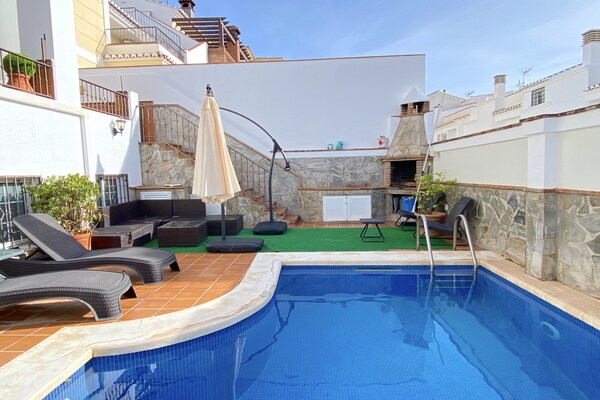 Foto van Villa in Spanje met zwembad bij strand - Vakantiehuis in Nerja - PoolOfHouse