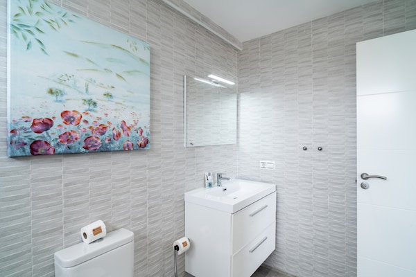 Foto van Elegante villa voor drie gasten in Nerja - Vakantiehuis in Nerja - BathRoom