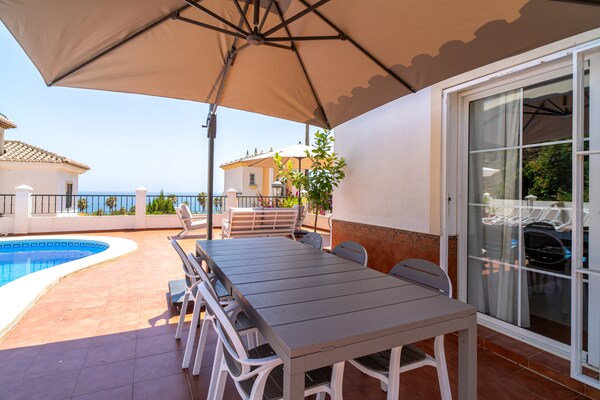 Foto van Villa in Tamango Hill bij Playa Güilche - Vakantiehuis in Torrox Costa - PoolOfHouse