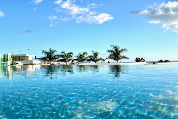 Foto van Villa Christal – Uitzicht op zwembad en zee - Vakantiehuis in Adeje - PoolOfHouse