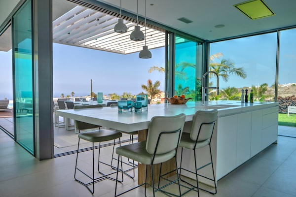 Foto van Villa Christal – Uitzicht op zwembad en zee - Vakantiehuis in Adeje - Kitchen
