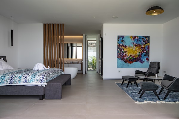 Foto van Villa Christal – Uitzicht op zwembad en zee - Vakantiehuis in Adeje - BedRoom