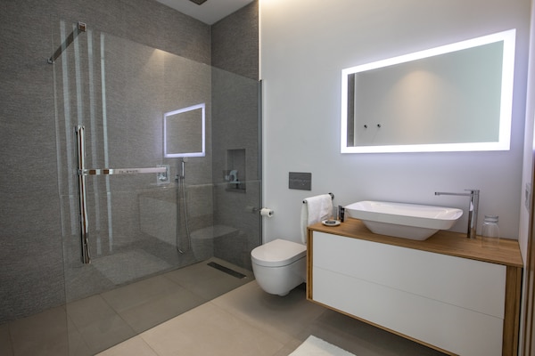 Foto van Villa Christal – Uitzicht op zwembad en zee - Vakantiehuis in Adeje - BathRoom