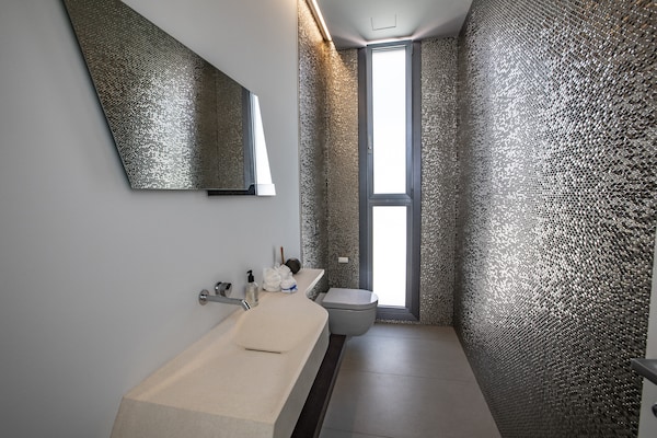 Foto van Villa Christal – Uitzicht op zwembad en zee - Vakantiehuis in Adeje - BathRoom