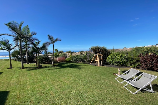 Foto van Villa Christal – Uitzicht op zwembad en zee - Vakantiehuis in Adeje - GardenSummer