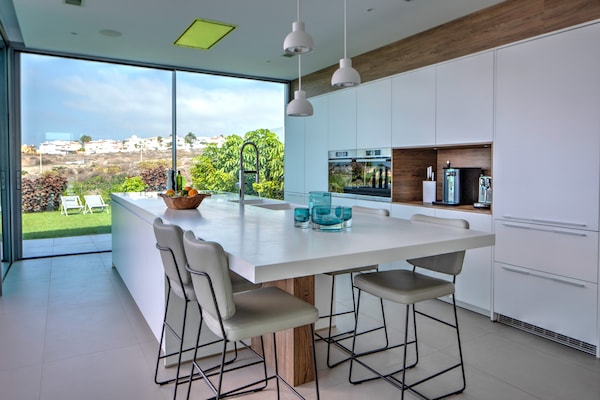 Foto van Villa Christal – Uitzicht op zwembad en zee - Vakantiehuis in Adeje - Kitchen
