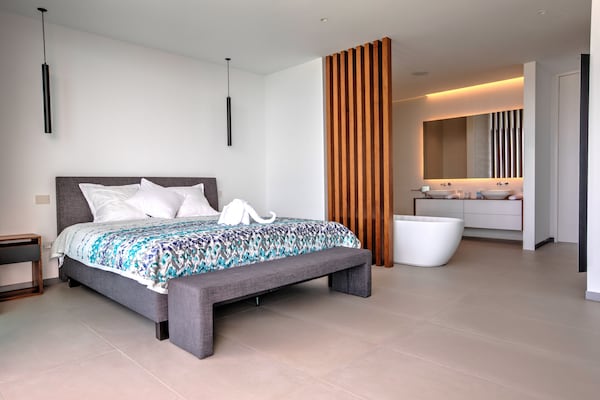 Foto van Villa Christal – Uitzicht op zwembad en zee - Vakantiehuis in Adeje - BedRoom