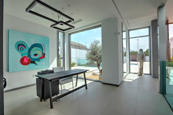 Foto van Villa Christal – Uitzicht op zwembad en zee - Vakantiehuis in Adeje - HallReception