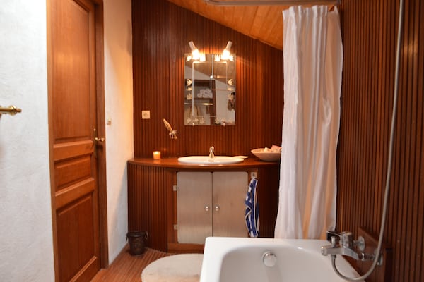 Foto van Landelijk familieparadijs voor 8 met zwembad - Vakantiehuis in Frontenay sur Dive - BathRoom
