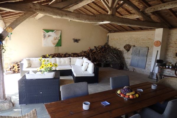 Foto van Landelijk familieparadijs voor 8 met zwembad - Vakantiehuis in Frontenay sur Dive - TerraceBalcony