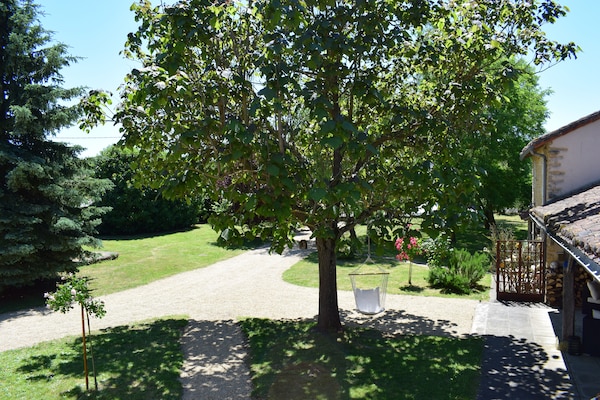 Foto van Landelijk familieparadijs voor 8 met zwembad - Vakantiehuis in Frontenay sur Dive - GardenSummer