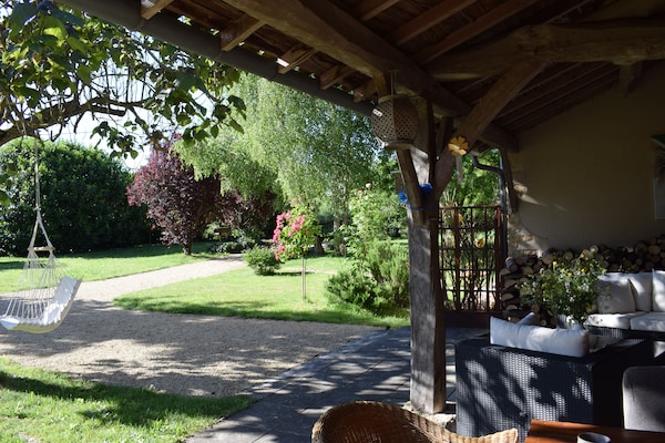 Foto van Landelijk familieparadijs voor 8 met zwembad - Vakantiehuis in Frontenay sur Dive - TerraceBalcony