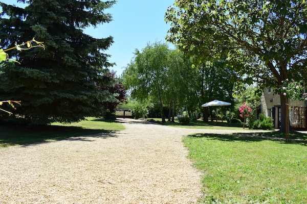 Foto van Landelijk familieparadijs voor 8 met zwembad - Vakantiehuis in Frontenay sur Dive - GardenSummer