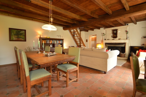 Foto van Landelijk familieparadijs voor 8 met zwembad - Vakantiehuis in Frontenay sur Dive - DiningRoom