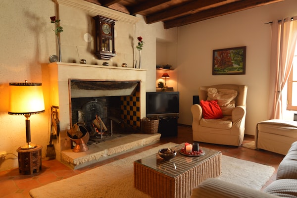 Foto van Landelijk familieparadijs voor 8 met zwembad - Vakantiehuis in Frontenay sur Dive - LivingRoom