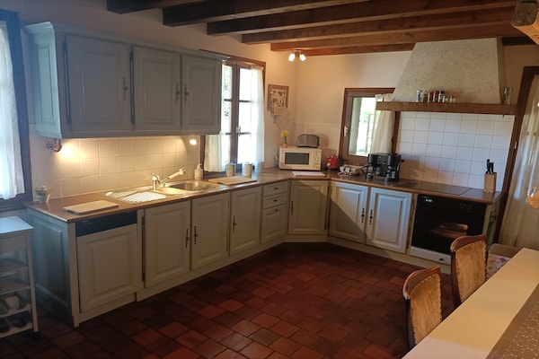 Foto van Landelijk familieparadijs voor 8 met zwembad - Vakantiehuis in Frontenay sur Dive - Kitchen