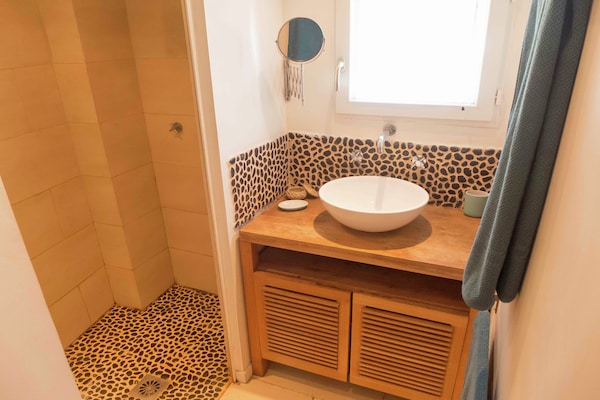 Foto van Vakantiehuis in Loupia met privézwembad - Vakantiehuis in Loupia - BathRoom