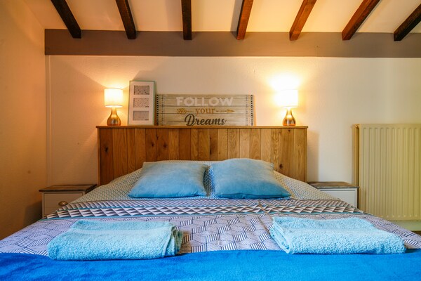 Foto van Ruime villa met privé tuin - Vakantiehuis in Aubeterre-sur-Dronne - BedRoom