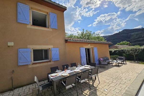 Foto van Idyllische villa met zwembad - Vakantiehuis in Les Mazes - ExteriorSummer