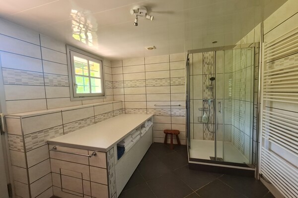 Foto van Vakantiehuis Vault-de-Lugny bij bos - Vakantiehuis in Vault de Lugny - BathRoom