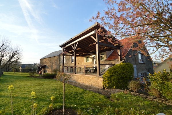 Foto van Vakantiehuis Vault-de-Lugny bij bos - Vakantiehuis in Vault de Lugny - ExteriorSummer