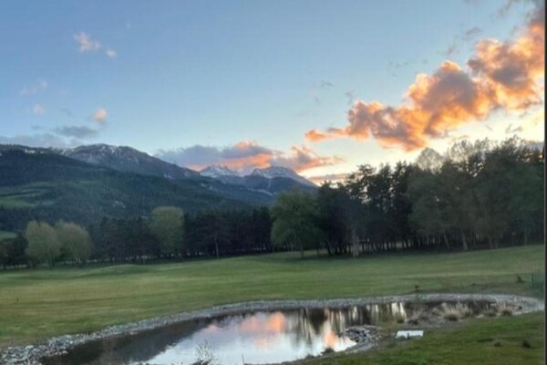 Foto van Chalet in Praroustan met Uitzicht op Bergen - Vakantiehuis in PRA LOUP 1500 - AreaSummer20KM
