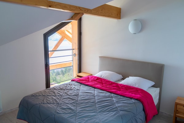 Foto van Gezellig groepsverblijf met open haard - Vakantiehuis in Chorges - BedRoom