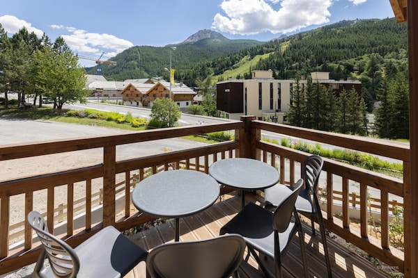 Foto van Chalet in Chantemerle met gezinsvoorzieningen - Vakantiehuis in Saint Chaffrey - TerraceBalcony