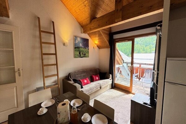 Foto van Appartement · Licht · Dichtbij de piste · Uitzicht op de bergen - Untagged