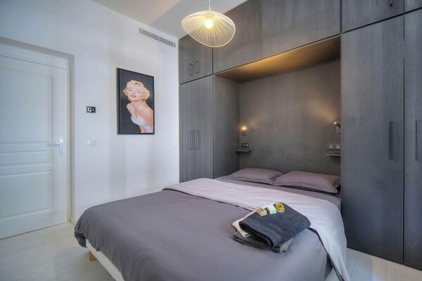 Foto van 2 slaapkamers van RIVAEVENT - Vakantiehuis in CANNES - BedRoom